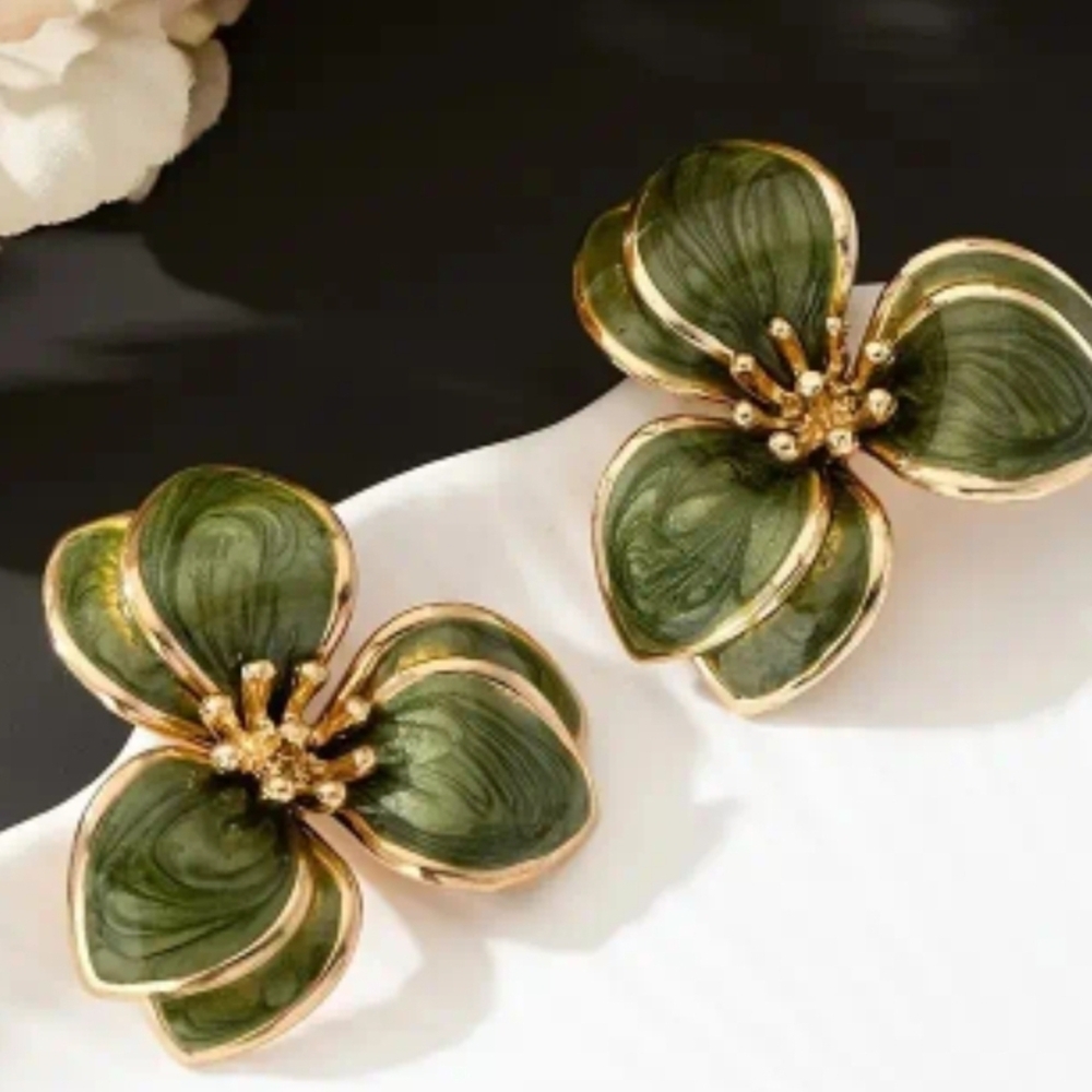 Elegant Green Floral Earrings